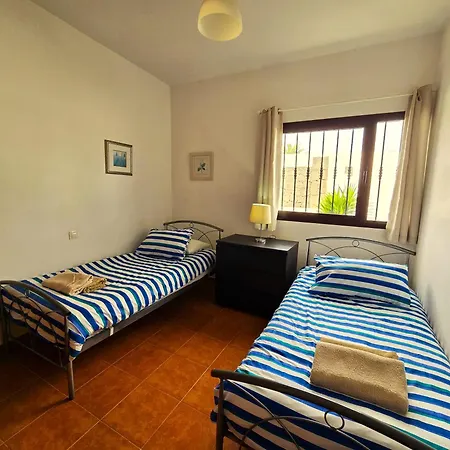 Casa Georgiana, Central Playa Blanca, Private Heated Pool-3